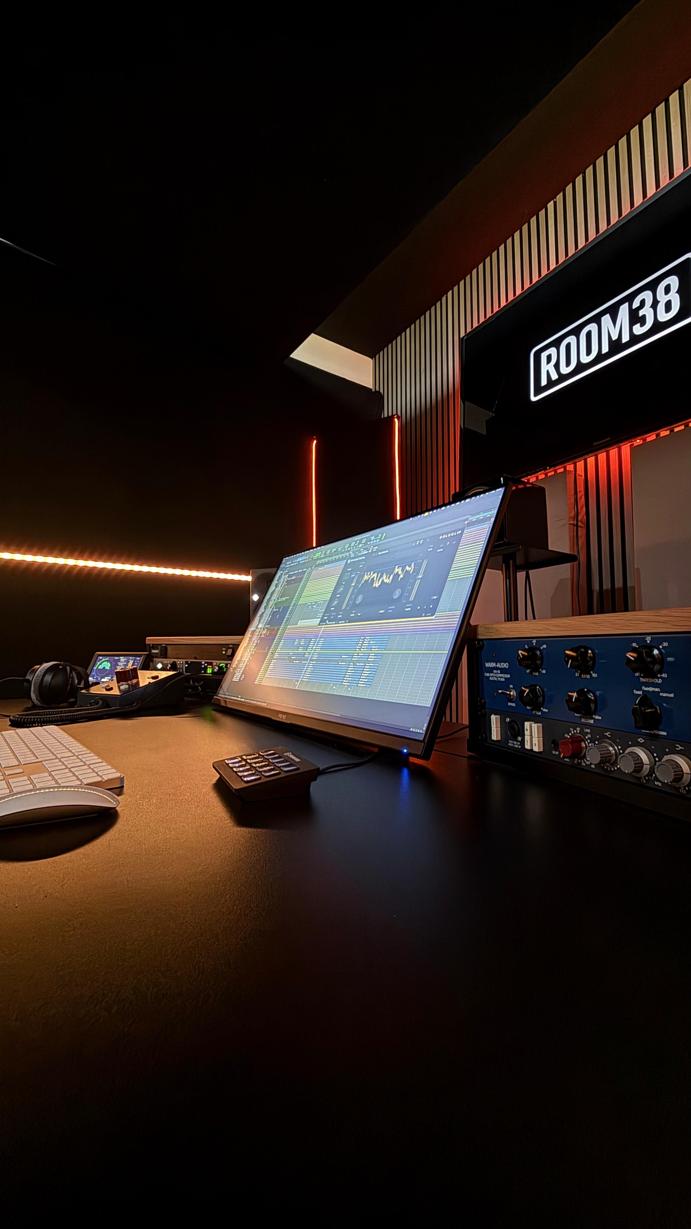 Warm Audio Compressor